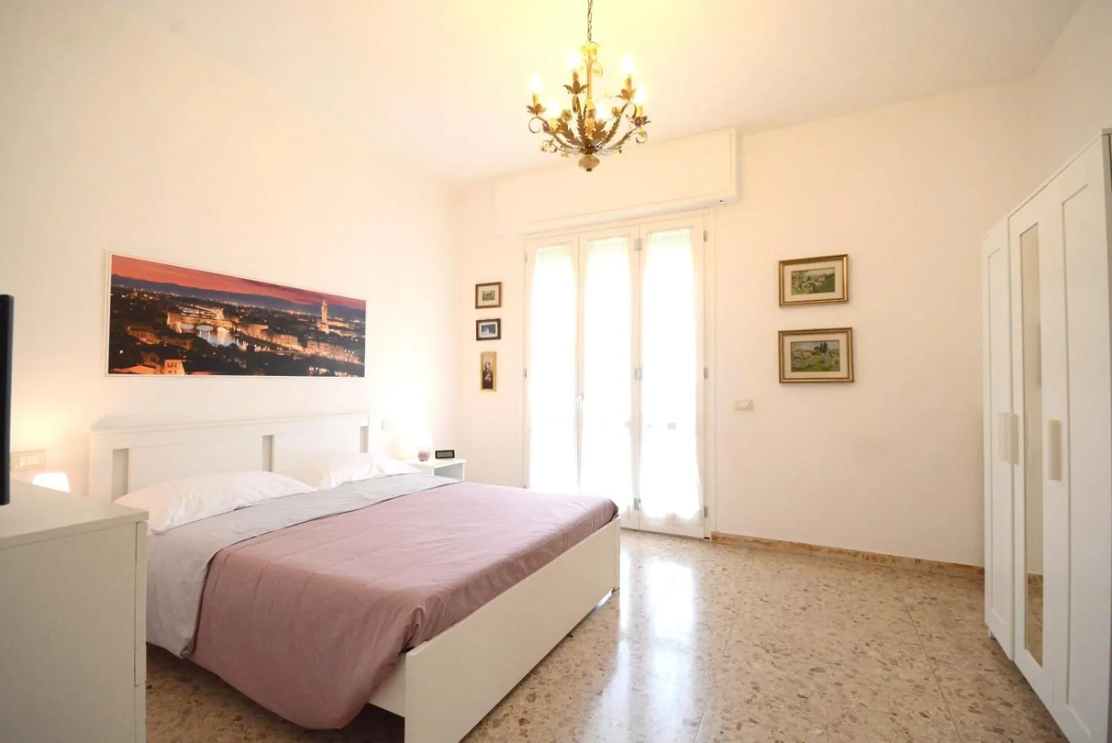 Contactos de New Anna Apartment